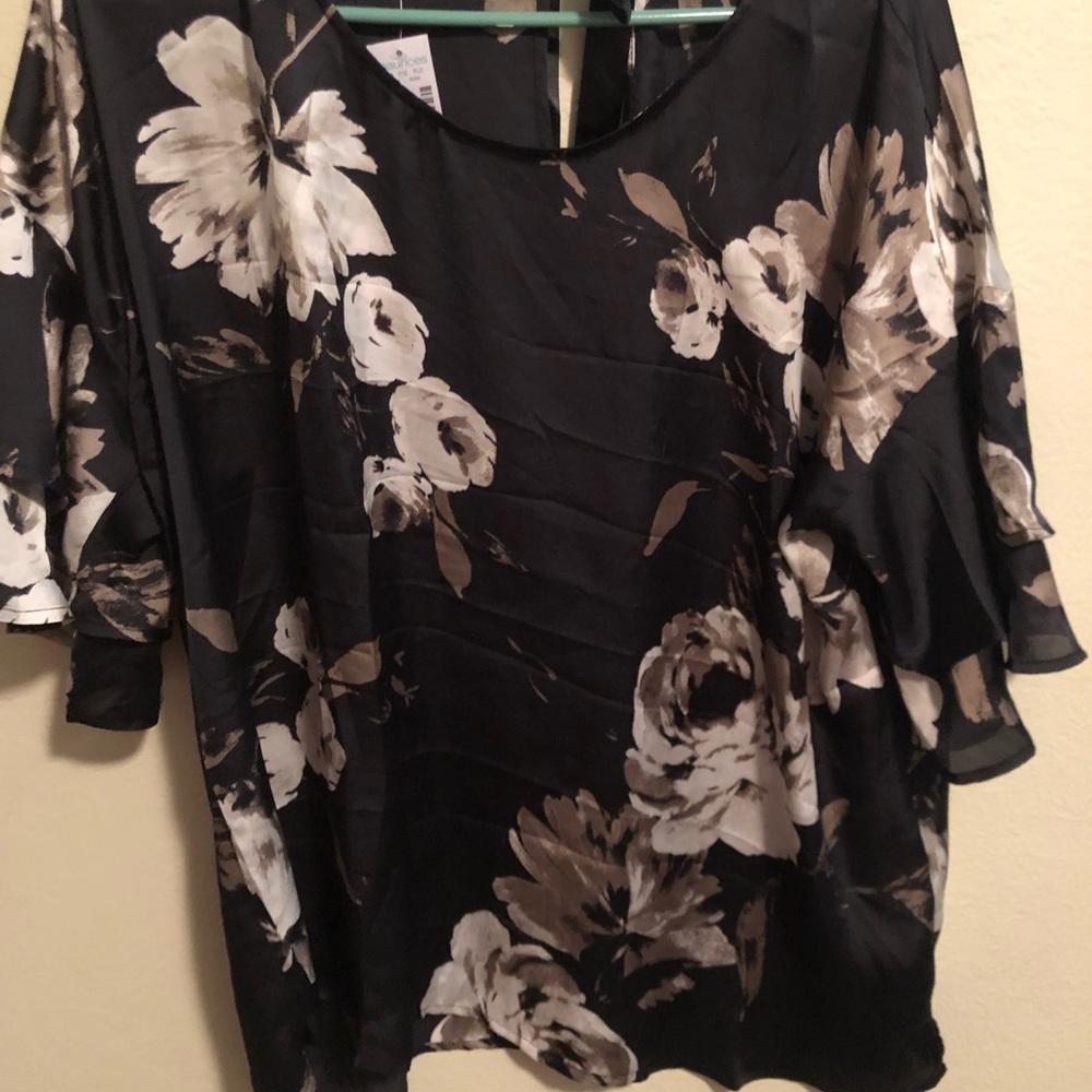 Maurice’s 3/4 sleeve floral top